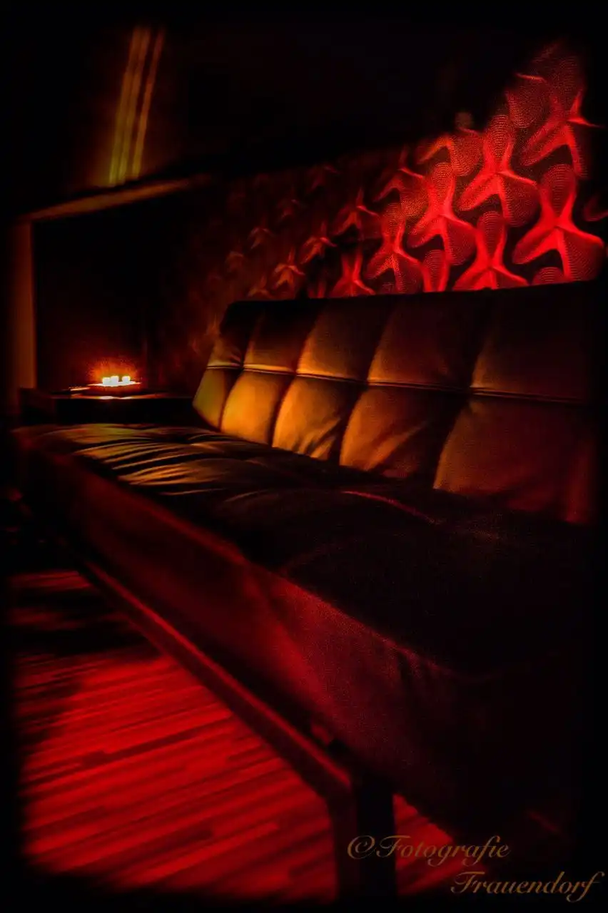 Lounge mit rotem Licht