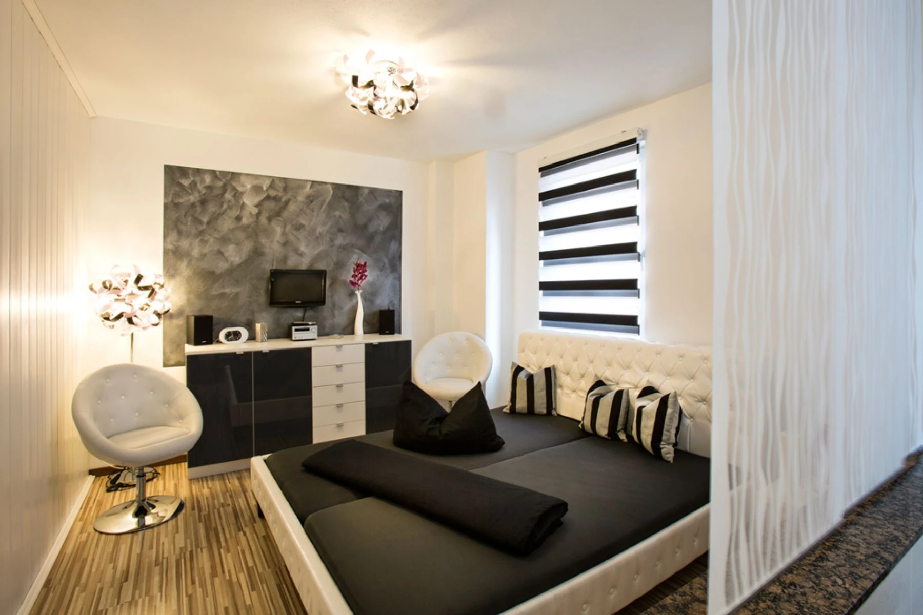 White Lounge
